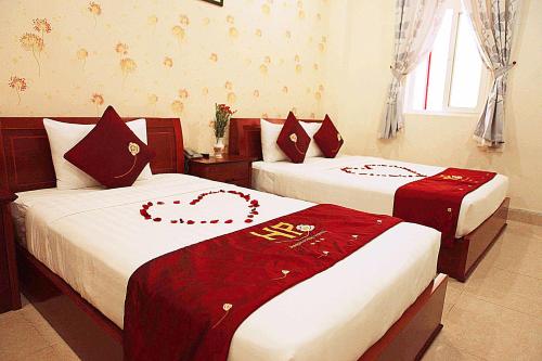 Hanh Phuc Hotel Set in a prime location of Can Tho, Hanh Phuc Hotel Can Tho puts everything the city has to offer just outside your doorstep. Offering a variety of facilities and services, the hotel provides all you 