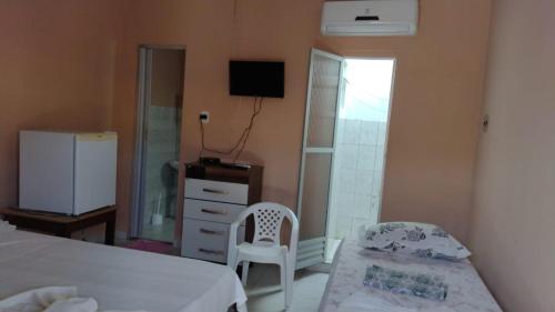 1 double bed, 1 twin bed