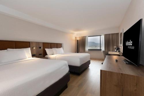 2 queen beds