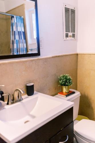 Bathroom, Galleria Apartments near Serafina Italian Restaurant & Waterfront Bistro