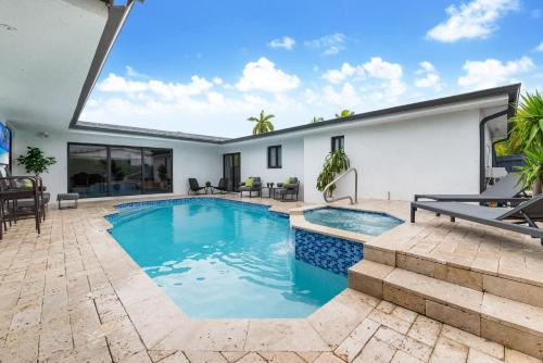 Luxe 5BR Pool Jacuzzi Basketball L17