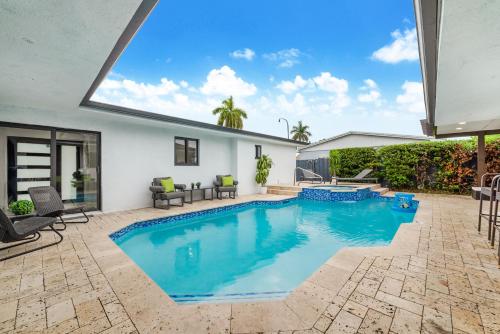 Luxe 5BR Pool Jacuzzi Basketball L17