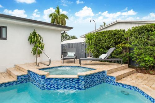 Luxe 5BR Pool Jacuzzi Basketball L17