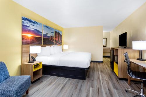 Days Inn & Suites by Wyndham Clovis - image 14