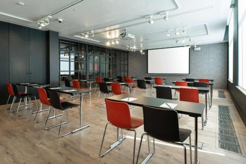 Radisson RED Brussels - image 5