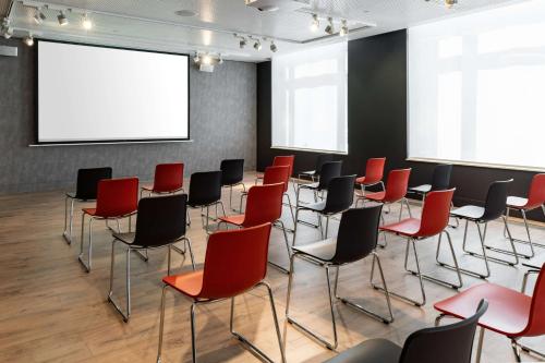 Radisson RED Brussels - image 2