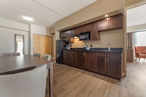 King Suite with Kitchenette - Non smoking