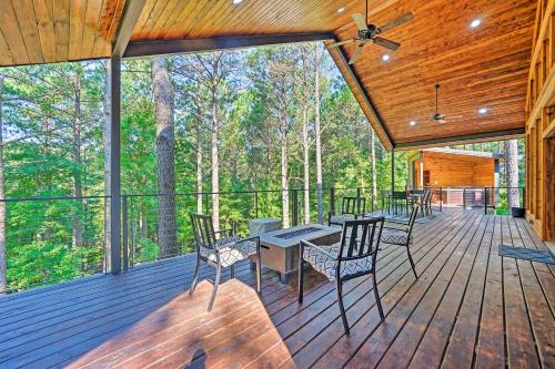 Broken Bow Cabin Less Than 9 Mi to Choctaw Landing Casino in Broken Bow, USA