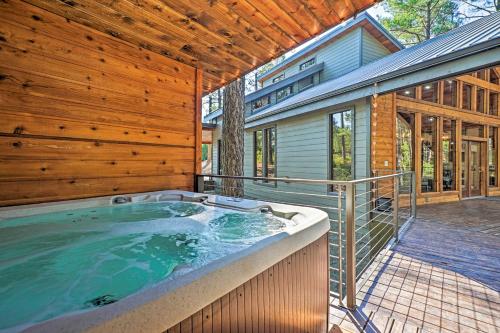 Broken Bow Cabin Less Than 9 Mi to Choctaw Landing Casino in Broken Bow, USA