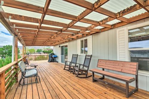 . 13 Mi to Lake Powell: Mtn-View Home w/ Deck & BBQ