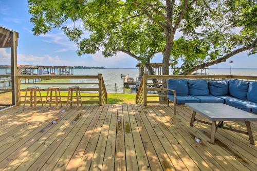 Waterfront Livingston Home with Dock and Porch! in Blanchard, USA