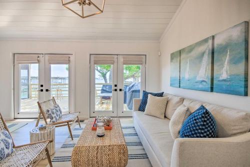 Waterfront Livingston Home with Dock and Porch! in Blanchard, USA