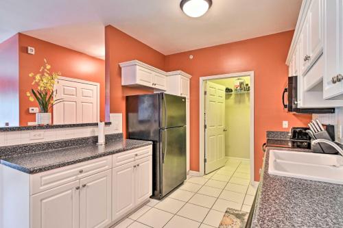 Elegant Fayetteville Condo 8 Mi to Downtown! in Fort Bragg, USA
