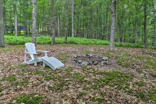 Vivid 2-Acre Hilltop Gem Fire Pit and River Access!