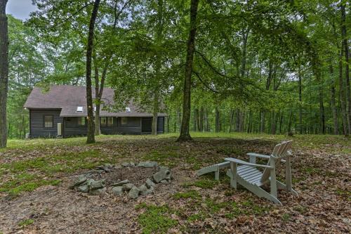 Vivid 2-Acre Hilltop Gem Fire Pit and River Access!