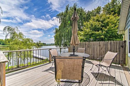 Charming Horicon Cottage and Dock on Rock River - Juneau