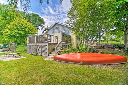 Charming Horicon Cottage and Dock on Rock River