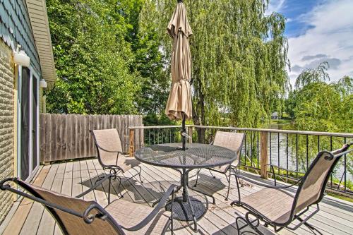 Charming Horicon Cottage and Dock on Rock River