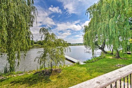 Charming Horicon Cottage and Dock on Rock River