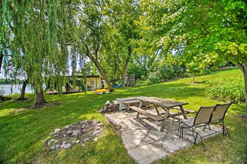 Charming Horicon Cottage and Dock on Rock River