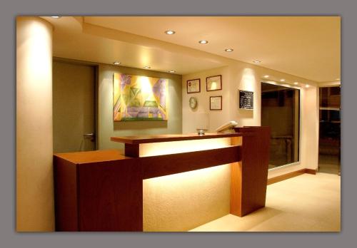 Front desk [24-hour]