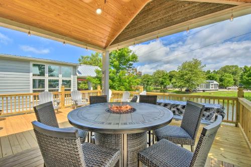 Lakeside Tiny Home Retreat with Pool and Hot Tub in Morganton, USA