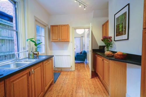 Picture of Cosy 1-Bed Escape With Free Parking - At Hem
