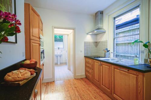 Picture of Cosy 1-Bed Escape With Free Parking - At Hem