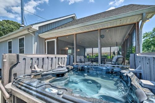 Idyllic Pasadena Retreat with Garden and Hot Tub! in 格蘭伯尼