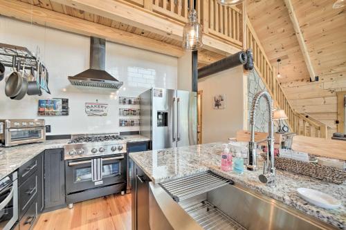 Luxe Log Cabin with Modern Finishes and Mtn Views in Maggie Valley, USA