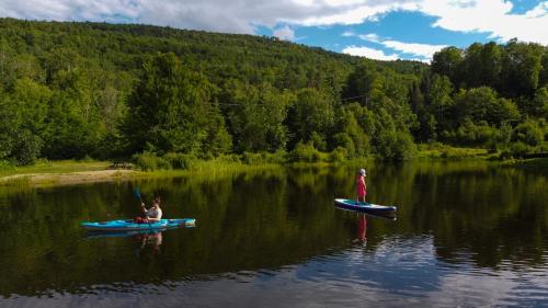 Le dôme des yourtes du petit ruisseau (Le dome des yourtes du petit ruisseau) in Saint-Damien (QC)