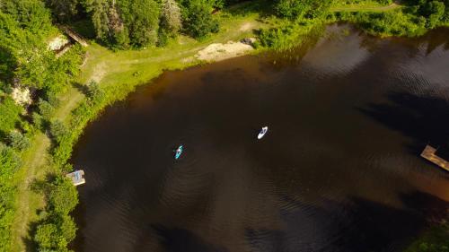 Le dôme des yourtes du petit ruisseau (Le dome des yourtes du petit ruisseau) in Saint-Damien (QC)