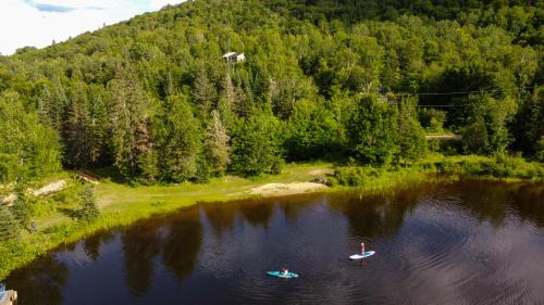 Le dôme des yourtes du petit ruisseau (Le dome des yourtes du petit ruisseau) in Saint-Damien (QC)