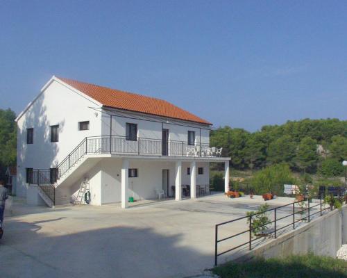 Apartments with parking space Sutivan, Brac - 747 - Sutivan