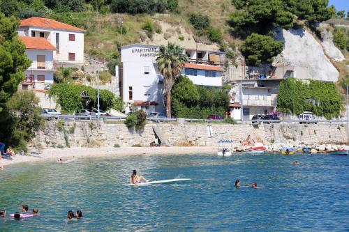 Rooms by the sea Krilo Jesenice Omis - 10266 