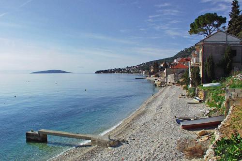 Apartments by the sea Brist, Makarska - 11078