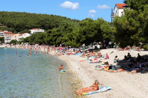 Strand, Apartments by the sea Drvenik Donja vala, Makarska - 11553 in Drvenik