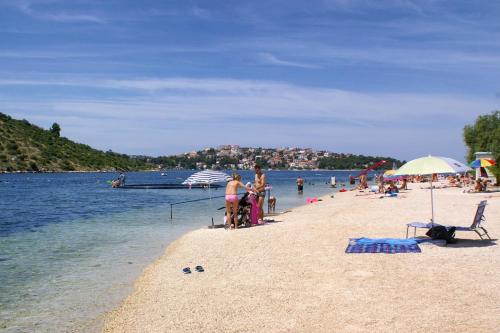  Apartments with a parking space Sapina Doca, Rogoznica - 11739 in Rogoznica