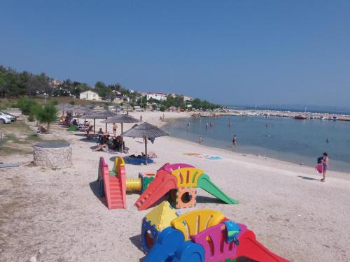  Family friendly apartments with a swimming pool Vir - Lozice, Vir - 13569 in Vir