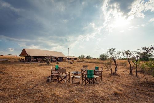 Exterior view, Gnu Mara River Camp in Serengeti