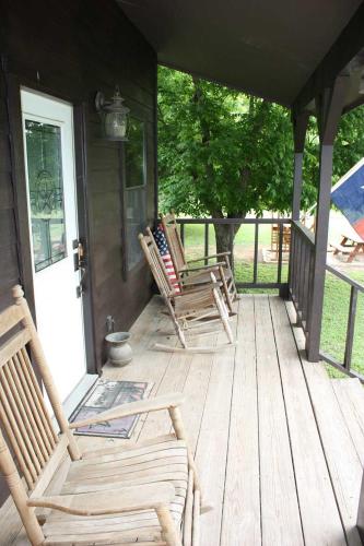 Double U Barr Ranch - Cowboy Cabin in بانديرا_تكساس