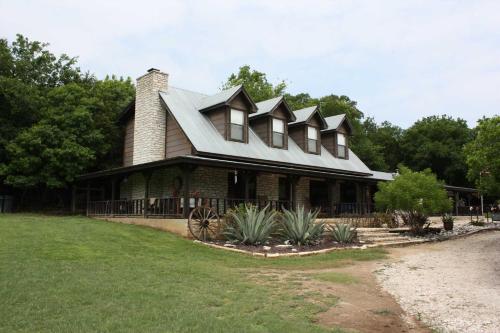 Double U Barr Ranch - Cowboy Cabin in بانديرا_تكساس