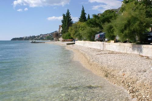 Apartments by the sea Brist, Makarska - 15714