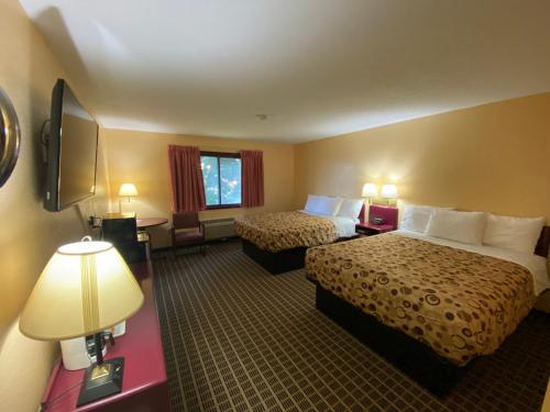 2 queen beds