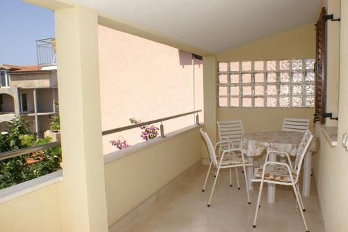 Two-Bedroom Apartment with Terrace image 2