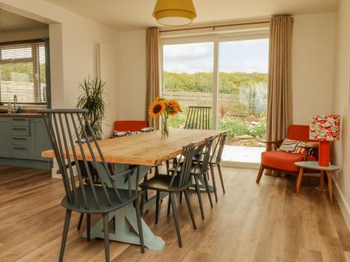 A szálláshely kívülről, Pepperpots in Egyéb