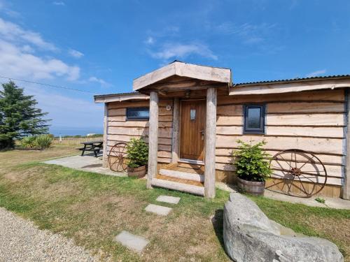 Byre Cottages & Log Cabin - Cardigan