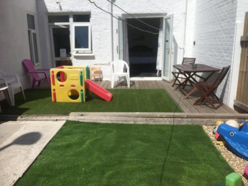 SINGER HOUSE BALLET & MAKE UP SCHOOL & FAMILY GUEST HOUSE  OPEN 17 MAY  Over 8 Thousand Amazing Children Parents & Dancers have visited us THANK YOU  2 BEDROOM PRIVATE ENTRANCE GROUND FLOOR FAMILY SUITES PAIGNTON SEAFRONT PARKING WIFI  GARDENS  - image 10