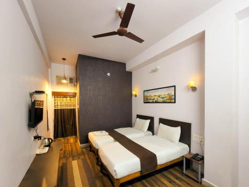 2 twin beds
