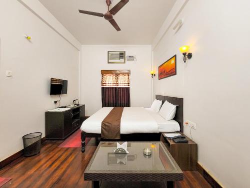 2 twin beds, 1 sofa bed